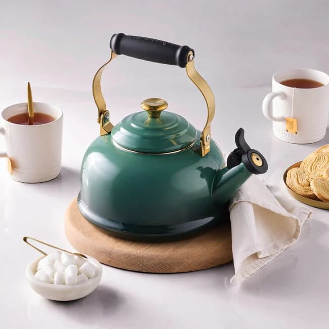 Le Creuset Classic Whistling Kettle